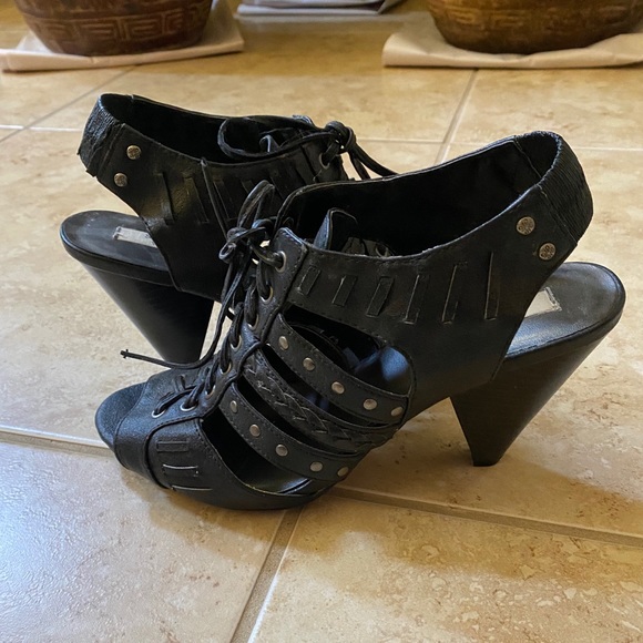 Heels - Picture 2 of 4